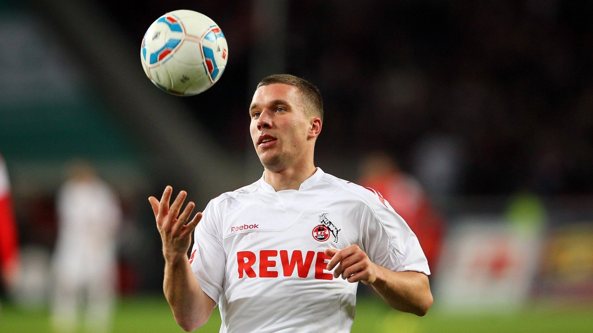 伊涅斯塔谈亚马尔受到批评阿劳霍欧冠将继续首发，伊涅斯塔是皇马球迷