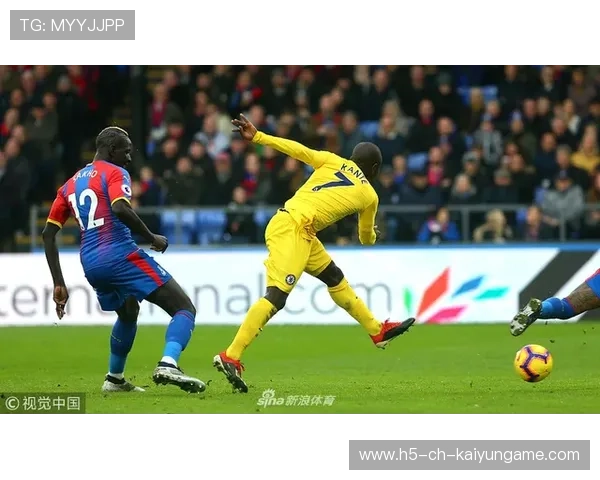 德甲拜仁定位球套路奏效,头球攻门成功