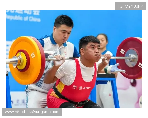 中国举重队在青年培养上引入国际交流与比赛历练 中国举重队在青年培养上引入国际交流与比赛历练